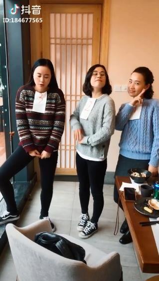 抖音老弟啊有眼光姐给你留灯配音小品视频图片1
