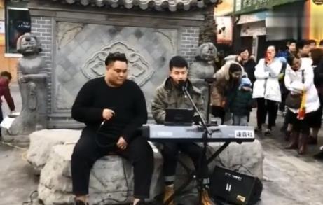 抖音济南宽厚里唱歌的连音社主唱名字图片2